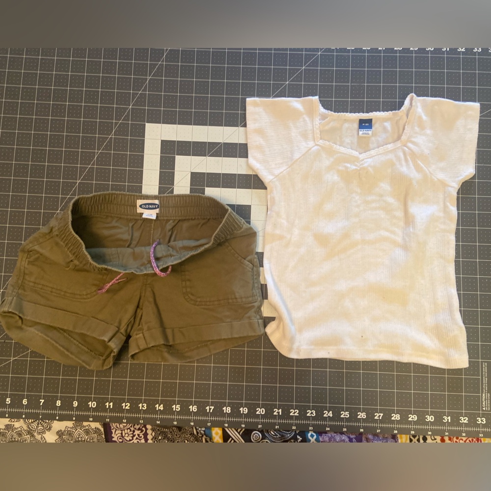 Old Navy Girls Bundle White Ribbed Top + Olive Green Shorts Size 8 M
